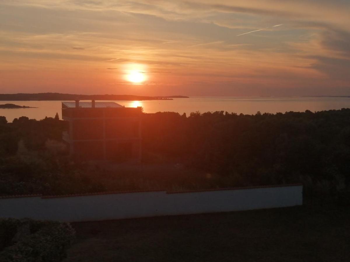 Apartments Tina Пула Екстер'єр фото