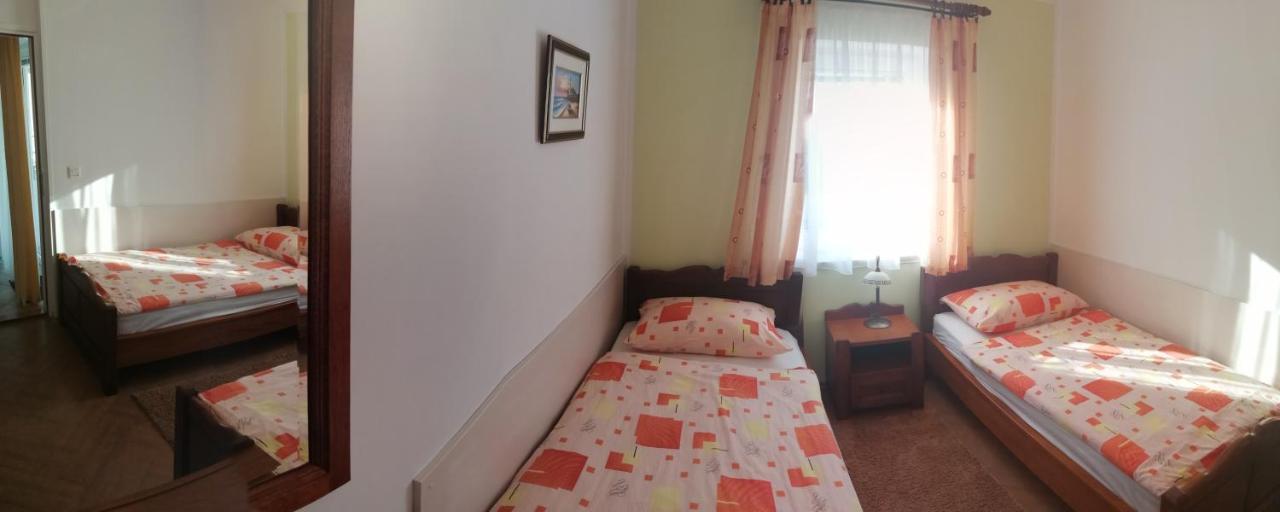 Apartments Tina Пула Екстер'єр фото