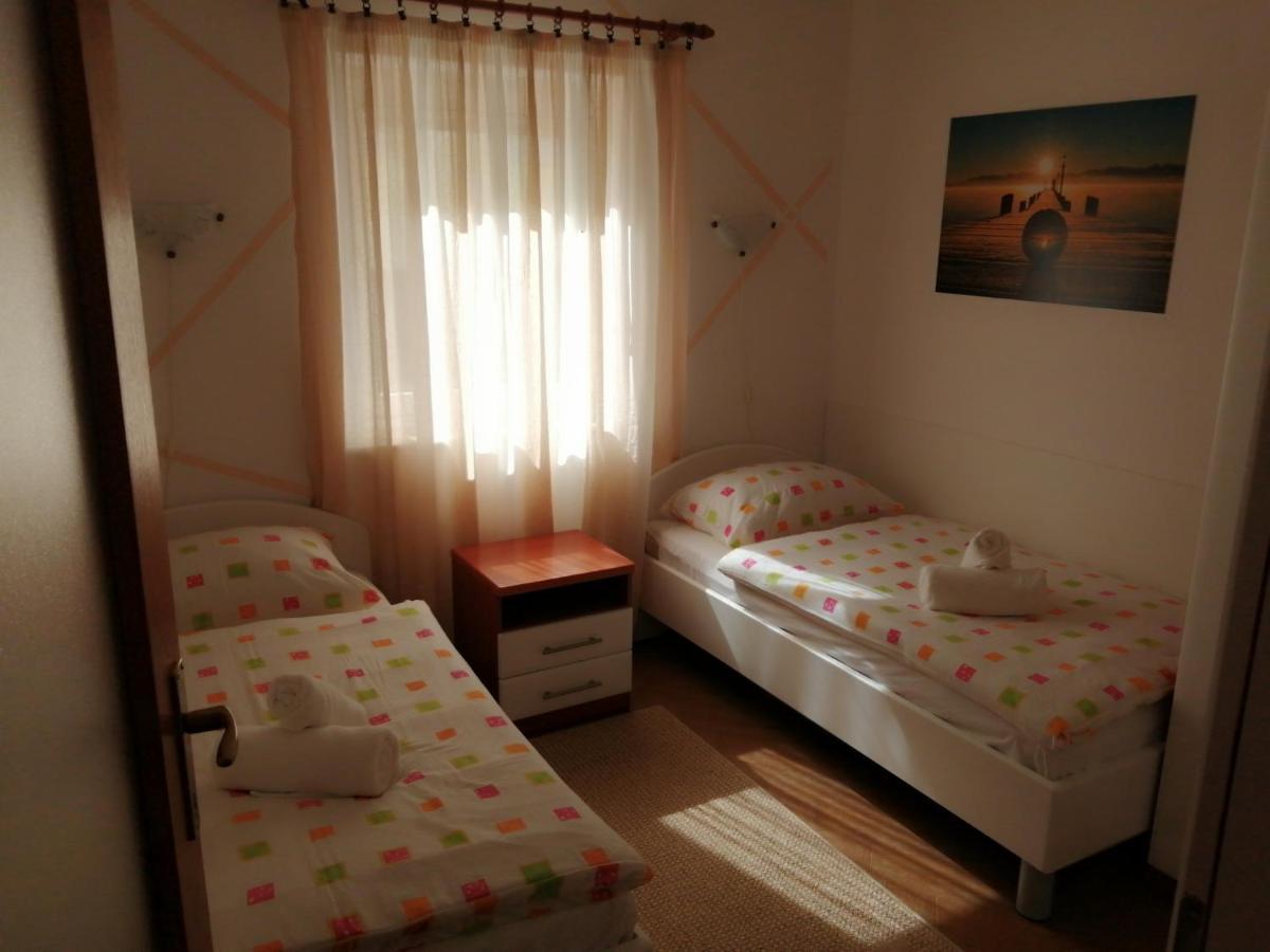 Apartments Tina Пула Екстер'єр фото