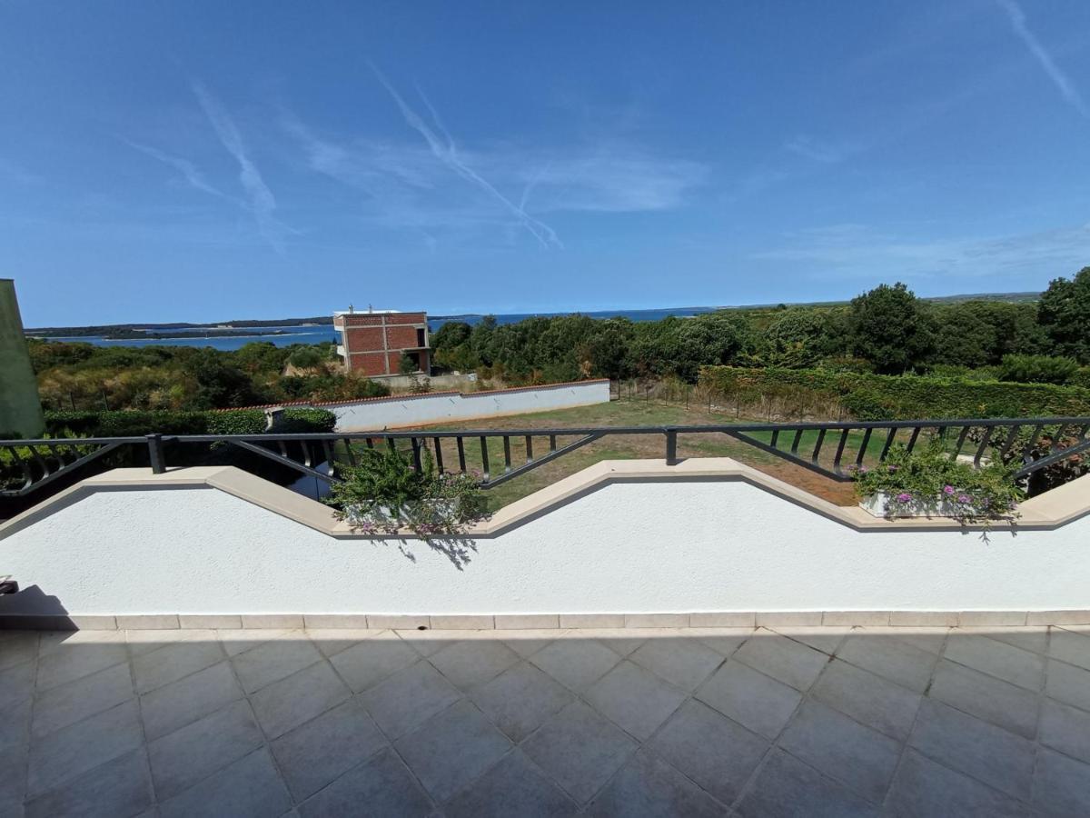 Apartments Tina Пула Екстер'єр фото
