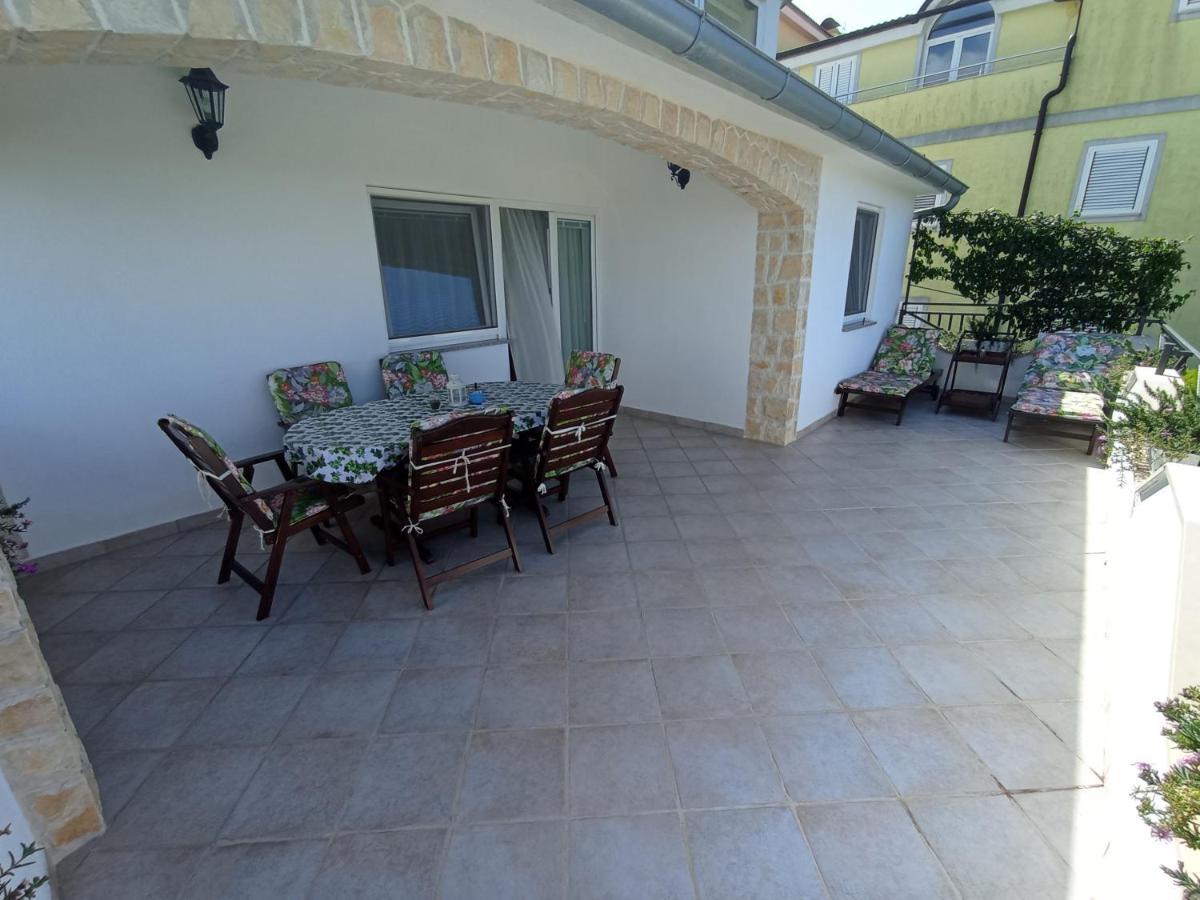 Apartments Tina Пула Екстер'єр фото