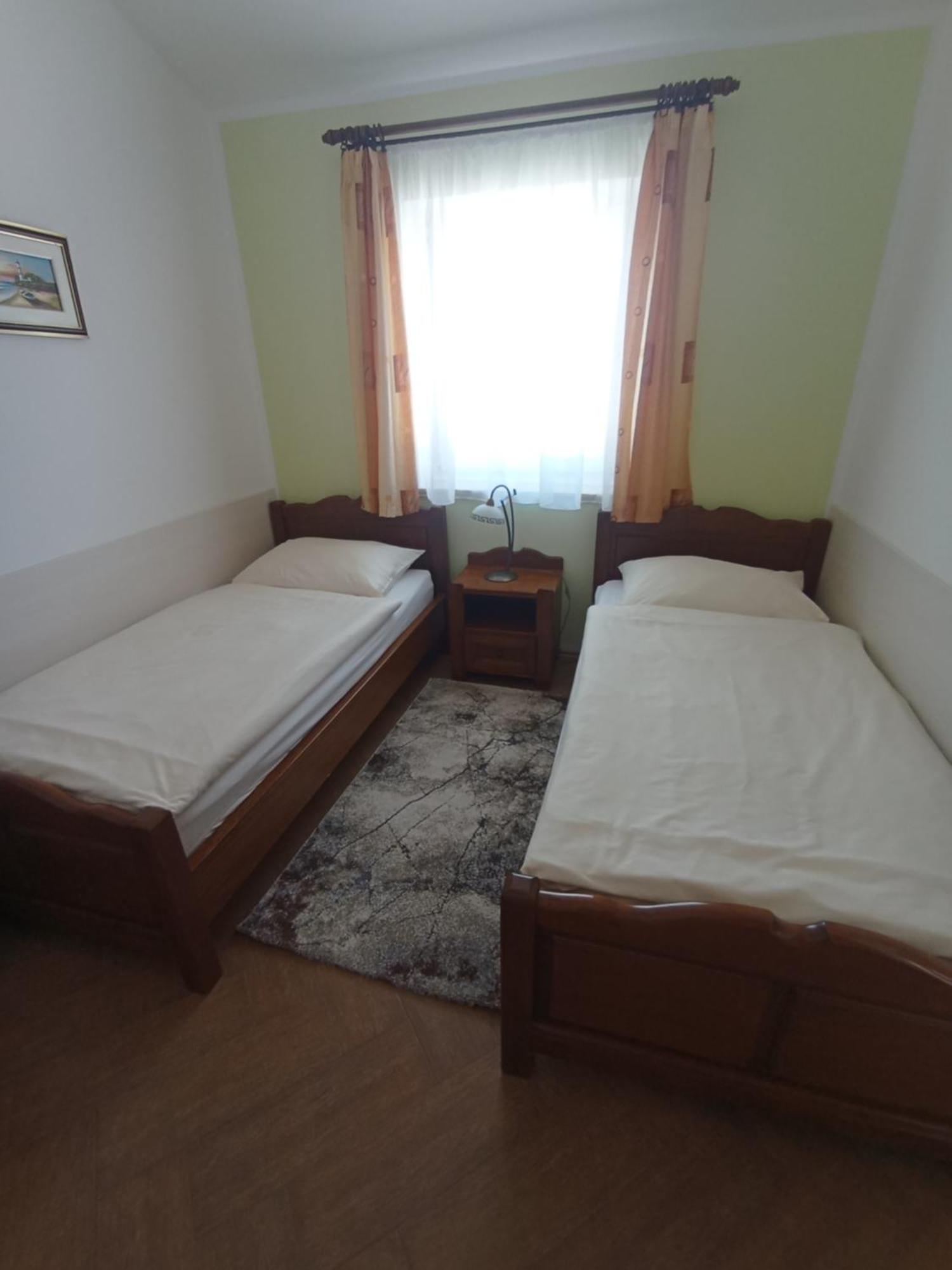 Apartments Tina Пула Екстер'єр фото