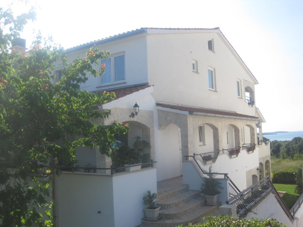 Apartments Tina Пула Екстер'єр фото