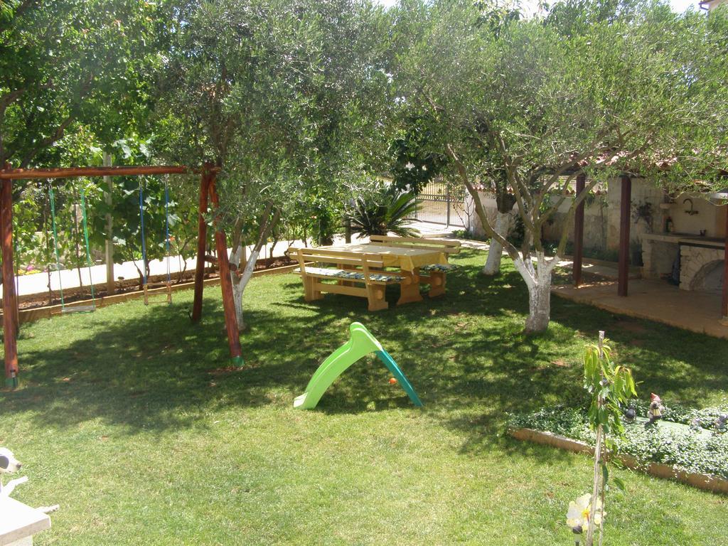 Apartments Tina Пула Екстер'єр фото